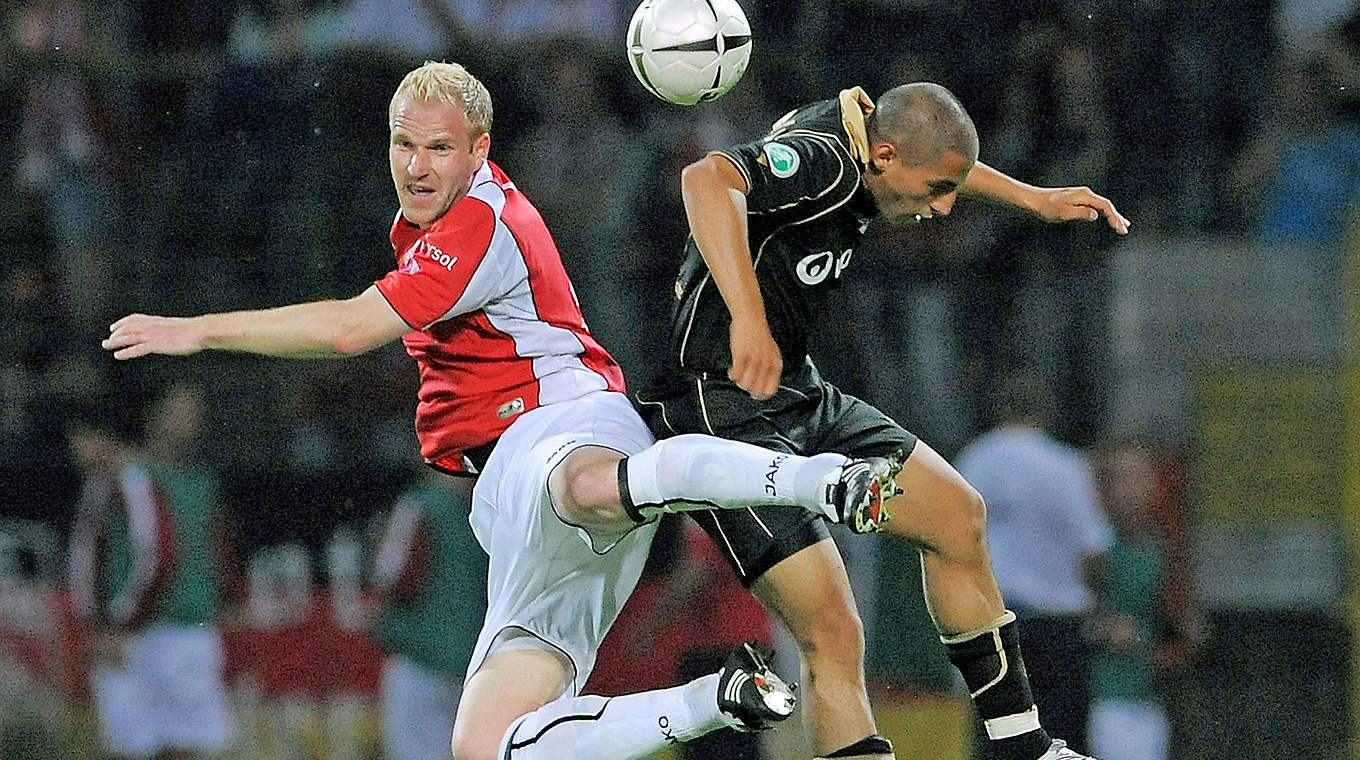Duell im Premierenspiel der 3. Liga: Savran (r.) gegen Erfurts Norman Loose © 2008 Getty Images