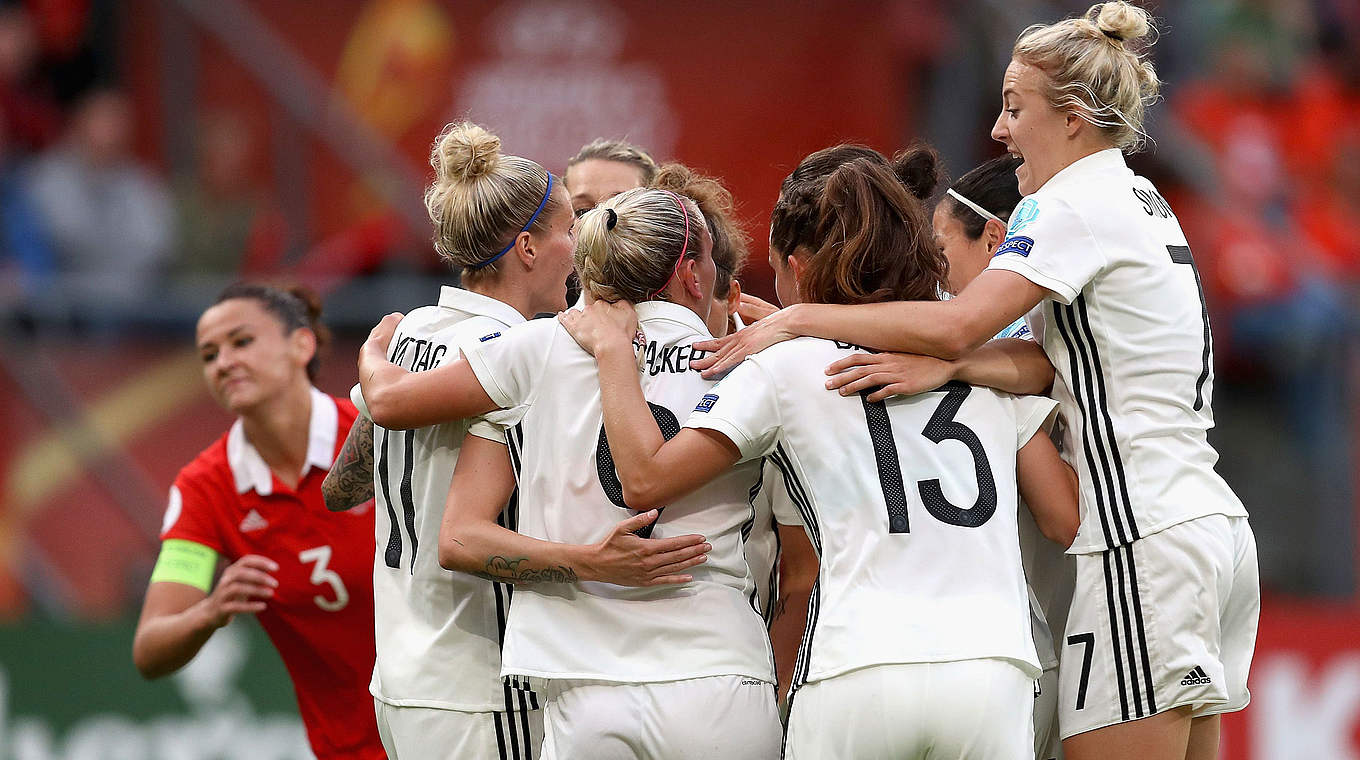 Als Gruppenerste ins EM-Viertelfinale: Die DFB-Frauen jubeln © 2017 Getty Images