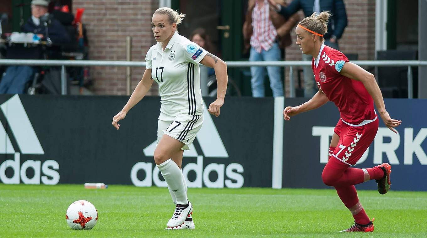 Torschützin beim 1:2 im EM-Viertelfinale gegen Dänemark: Isabel Kerschowski (l.) © imago/foto2press