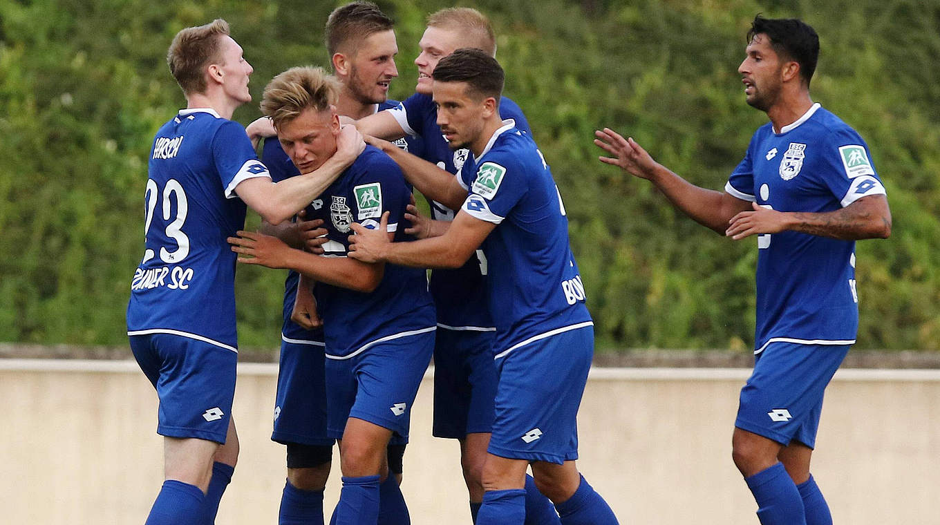 Überraschender Sieg: Der Bonner SC besiegt Titelaspirant Uerdingen © imago/Eibner