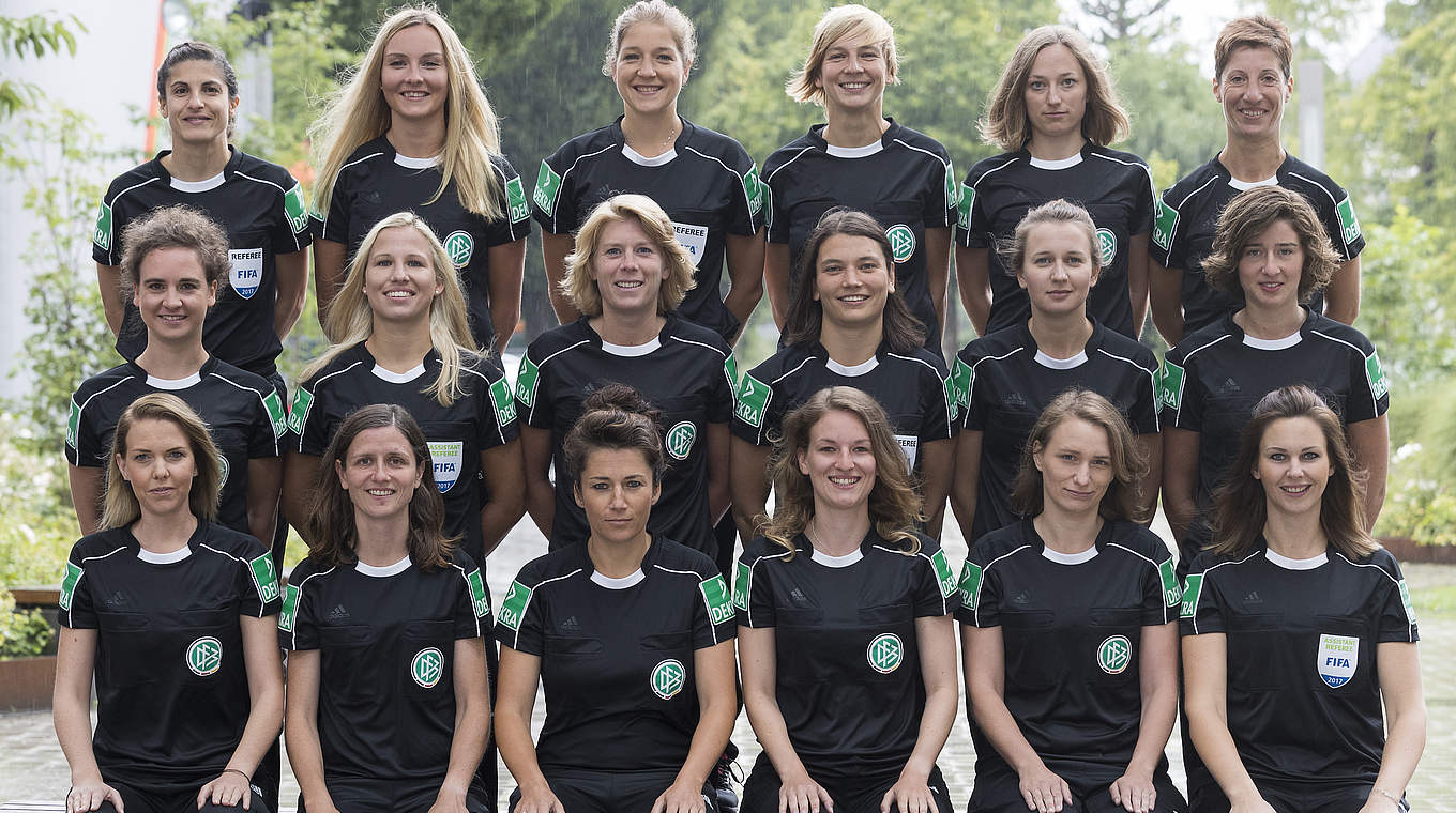 Die deutschen Spitzen-Schiedsrichterinnen: alle Teilnehmerinnen in Kaiserau  © DFB