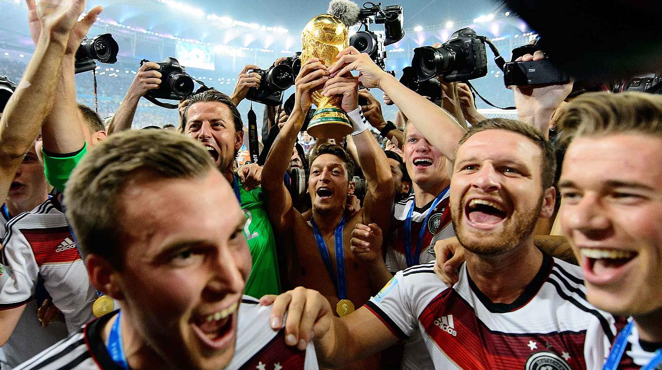 Özil (M.): "Ich hoffe, dass es ganz am Ende wieder mit dem Titel klappt" © 2014 Getty Images
