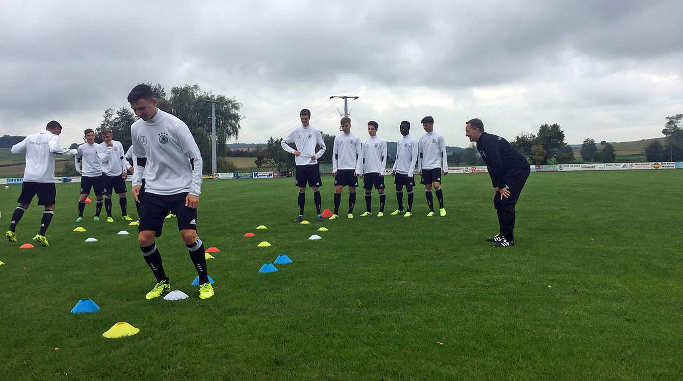 Vorbereitung auf die Niederlande: Die U 17-Junioren trainieren für den Turnierabschluss © DFB