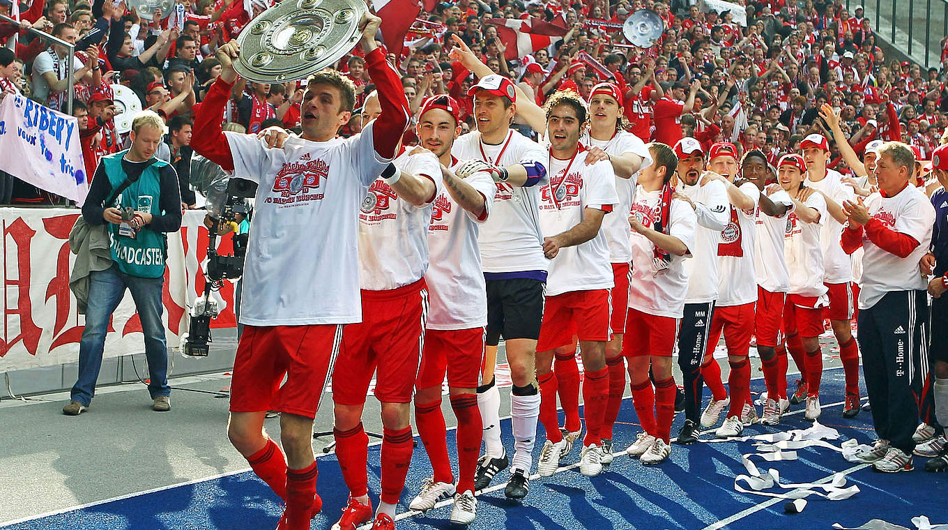 Polonaise im Olympiastadion: Der FC Bayern feiert 2010 die Deutsche Meisterschaft © 2010 Getty Images