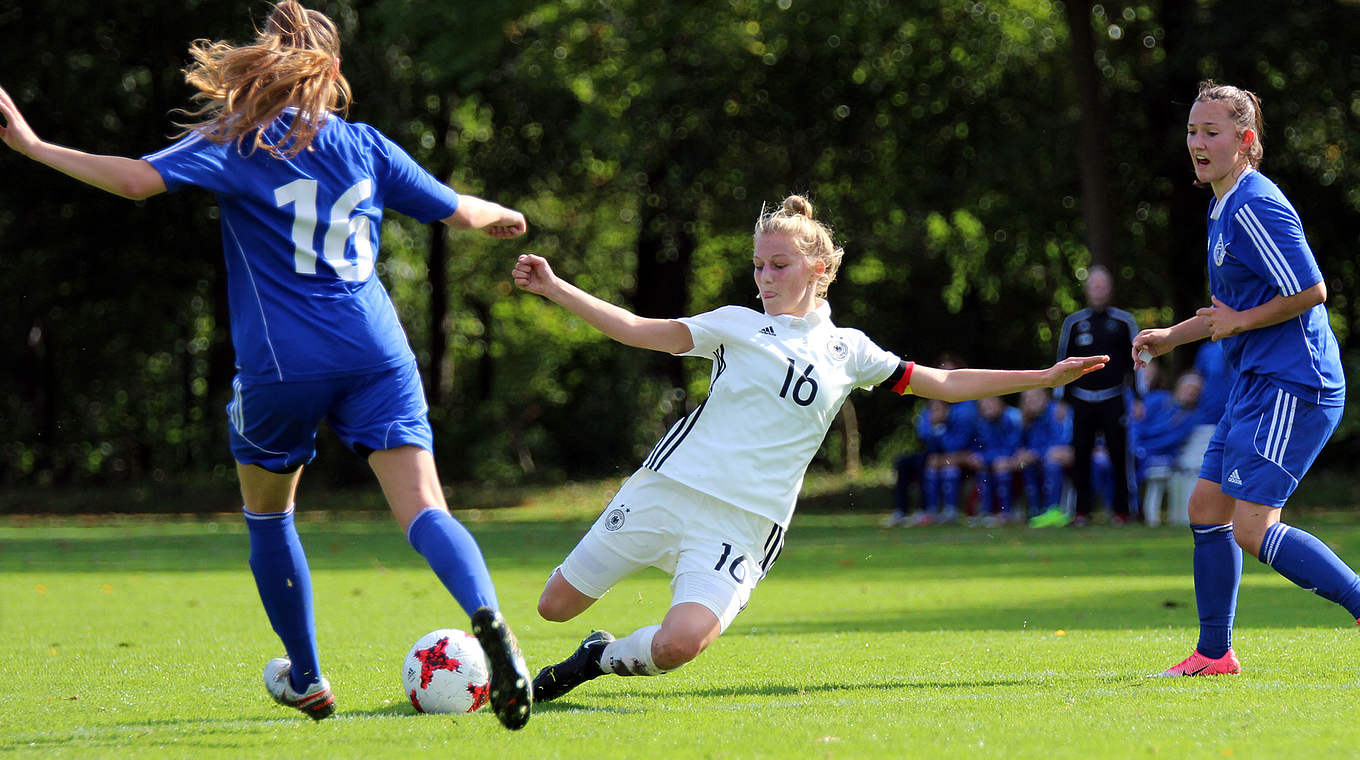 Die DFB-U 16 mit Spielführerin Sophie Krall: 1:1 gegen Bremen © Rüdiger Zinsel