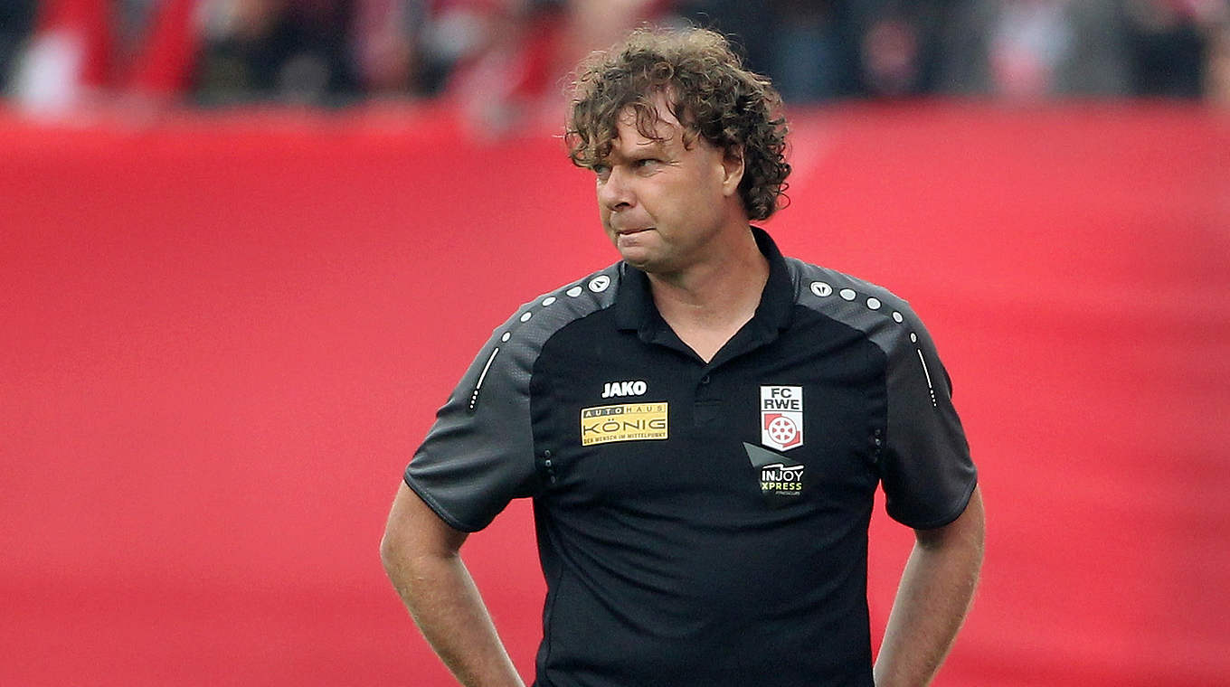 Nicht mehr Trainer bei Erfurt: Trainer Stefan Krämer © 2017 Getty Images