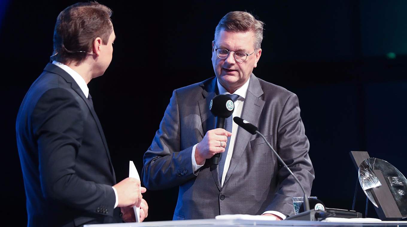 DFB-Präsident Grindel (r.): "Viele Preisträger bleiben über Jahre nachhaltig tätig" © Getty Images