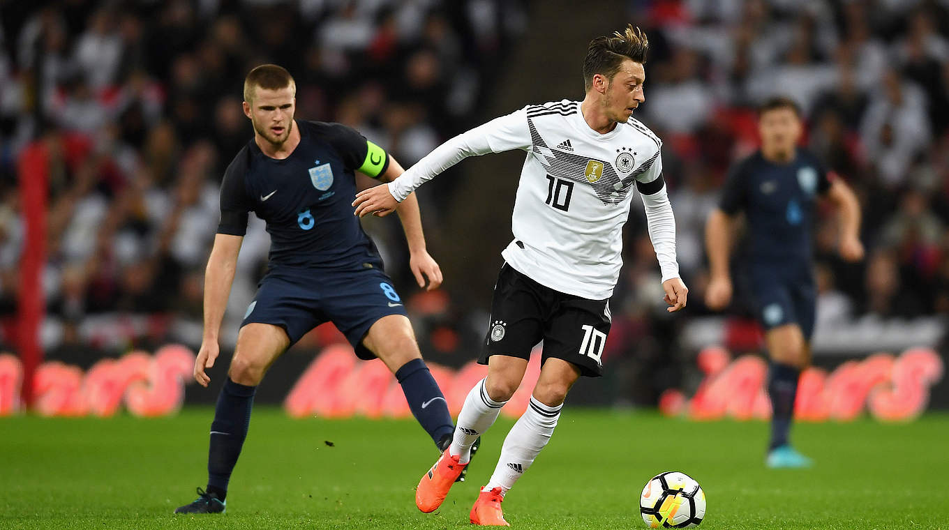 Taktgeber und Spielmacher im Mittelfeld: Mesut Özil © 2017 Getty Images