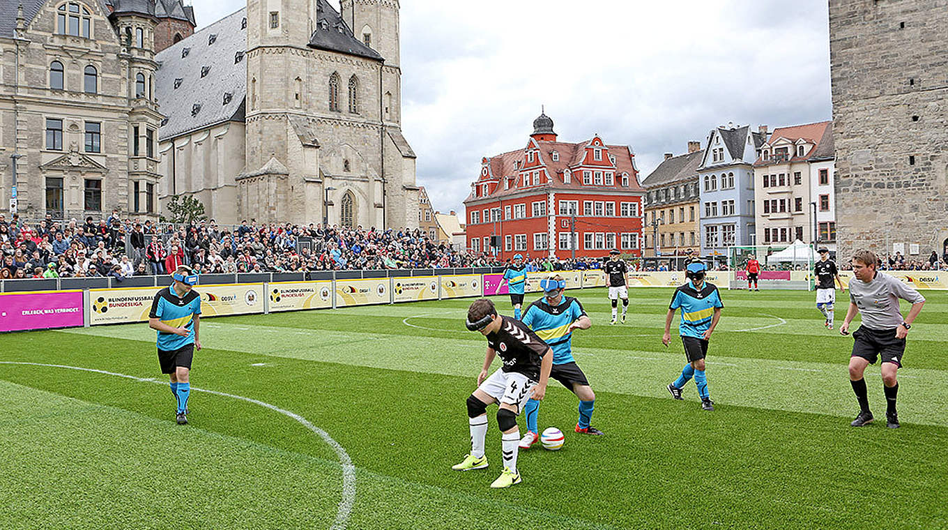 Zuschauermagneten: die Stadt-Spieltage der Blindenfußball-Bundesliga © Carsten Kobow