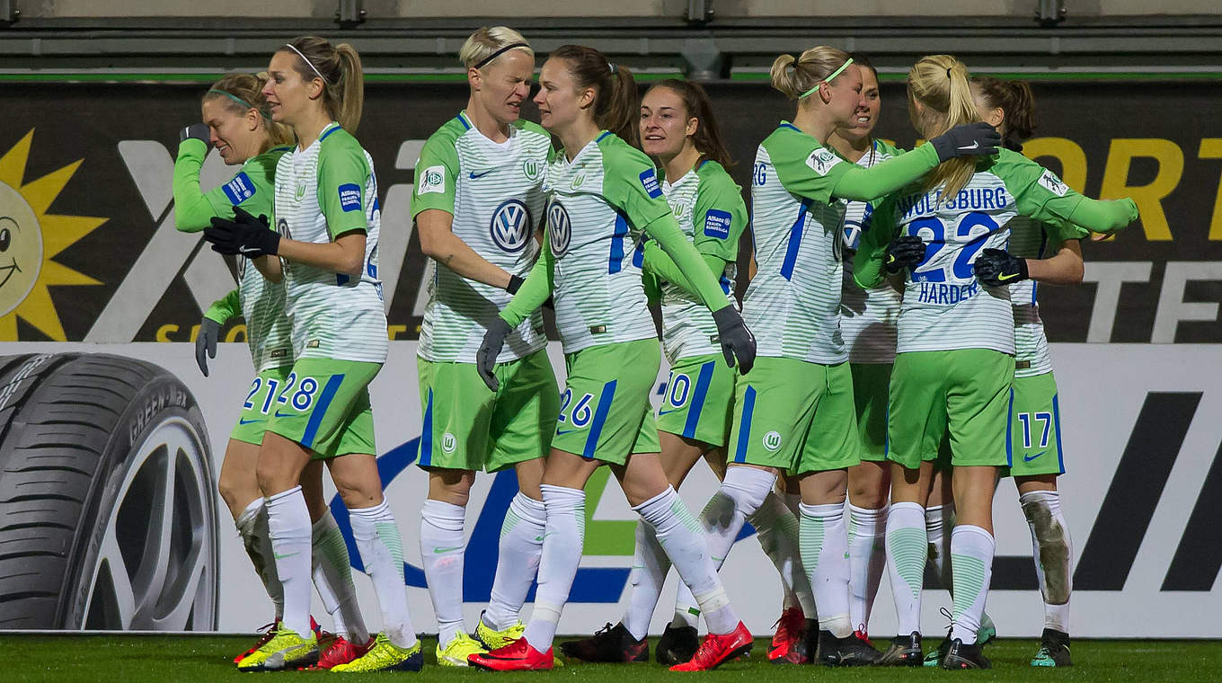 Gelungener Jahresabschluss: Wolfsburg gewinnt 6:0 gegen Köln © imago/foto2press