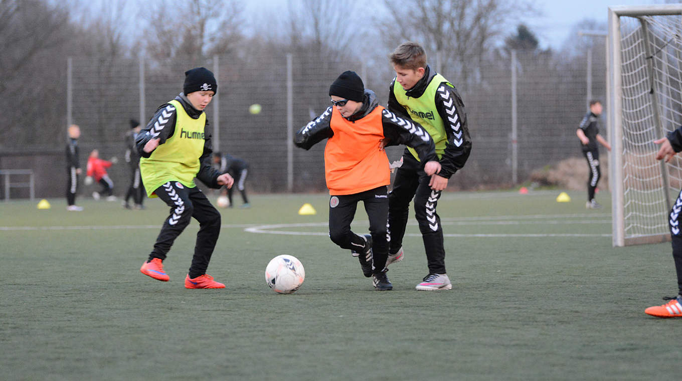 Kleine Spiele Zur Reaktionsschnelligkeit DFB Deutscher Fu ball kleine-spiele-zur-reaktionsschnelligkeit-dfb-deutscher-fu-ball