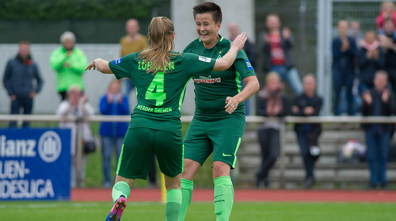Gefeierte Matchwinnerin: Nora Clausen (r.) erzielt alle vier Bremer Tore © imago/foto2press