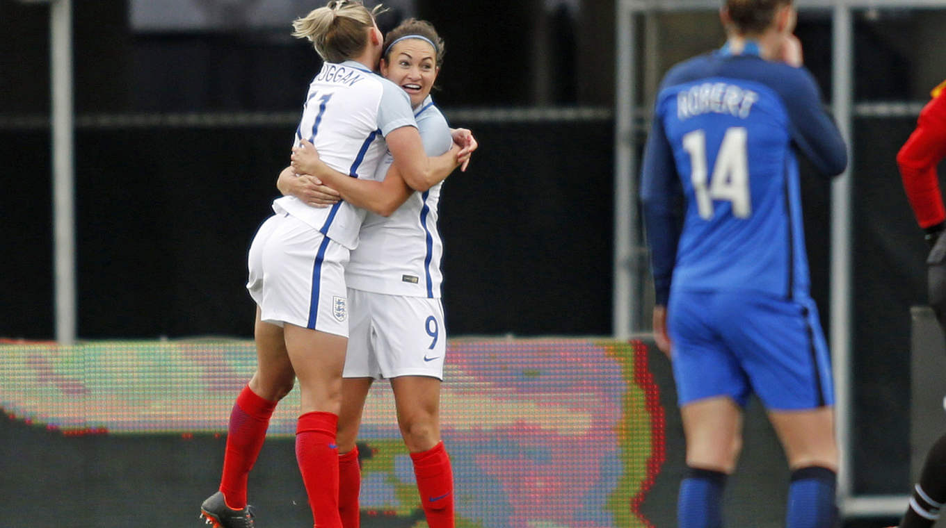 Auftakt nach Maß: England startet mit klarem Sieg gegen Frankreich ins Turnier © AFP/Getty Images