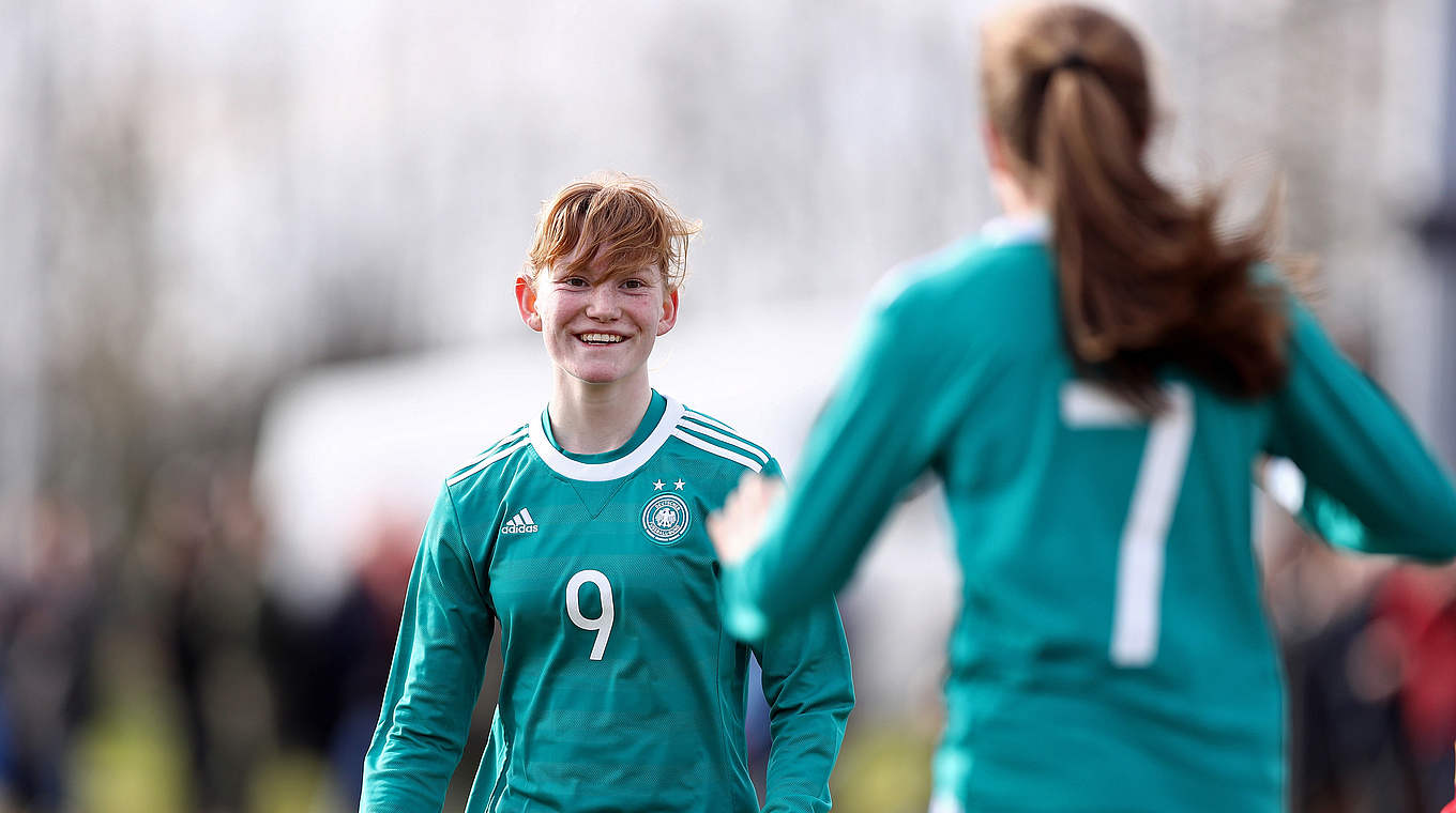 Erzielt einen Treffer für die DFB-Auswahl: Natasha Kowalski (l.) strahlt © 2018 Getty Images