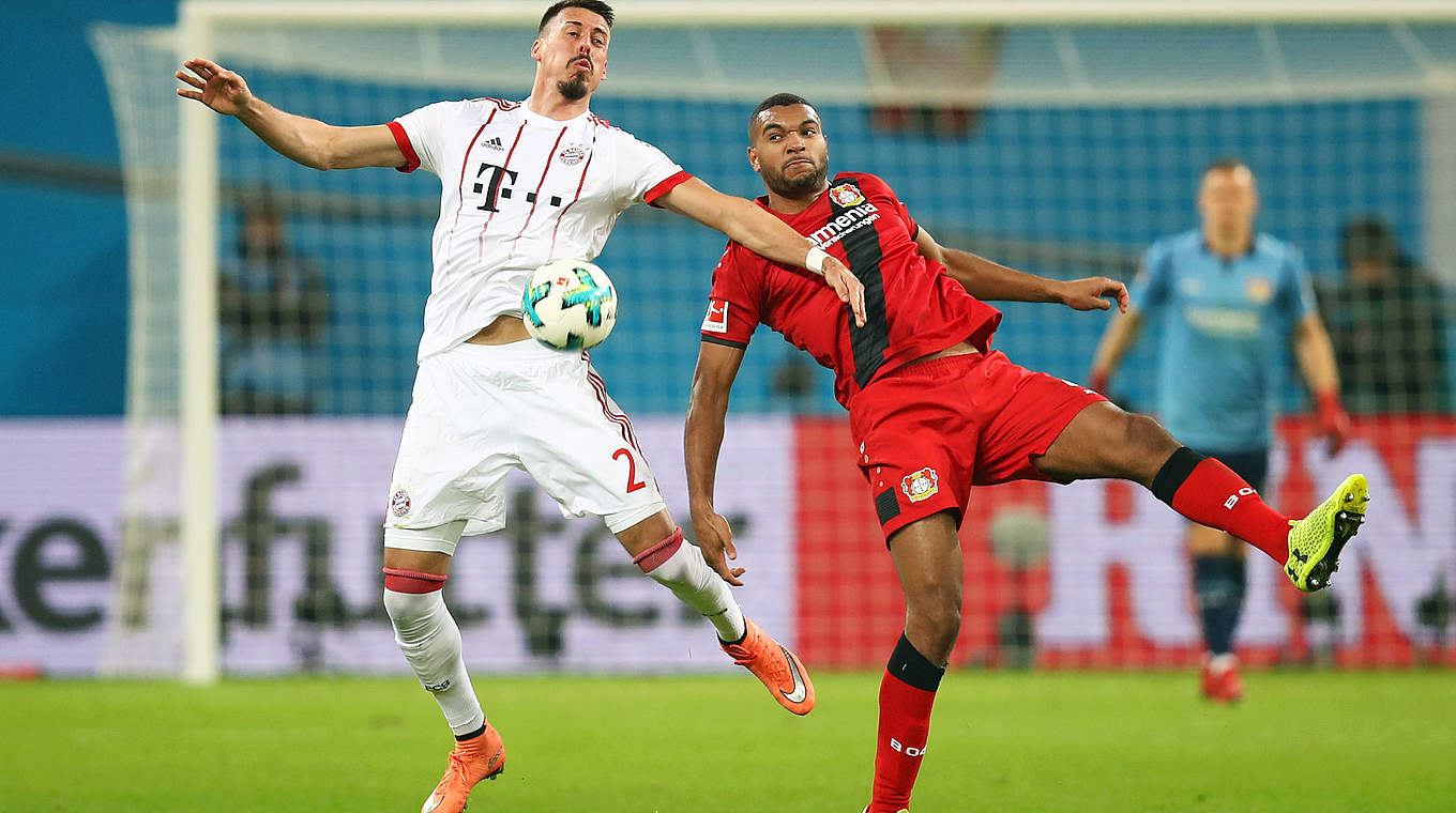 Ein harter Zweikämpfer: Leverkusens Tah im Duell mit Bayern-Angreifer Wagner (l.) © 2018 Getty Images