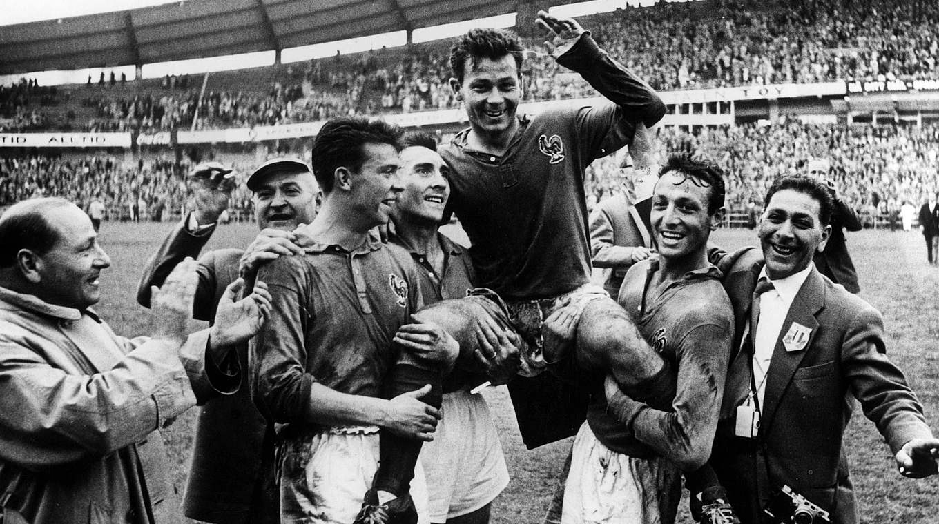 Mit sagenhaften 13 Treffern bester Schütze der WM 1958: der Franzose Fontaine (o.) © imago/United Archives International