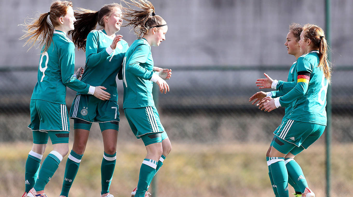 Wollen nach dem 8:2 in Belgien erneut jubeln: die deutschen U 15-Juniorinnen © 2018 Getty Images