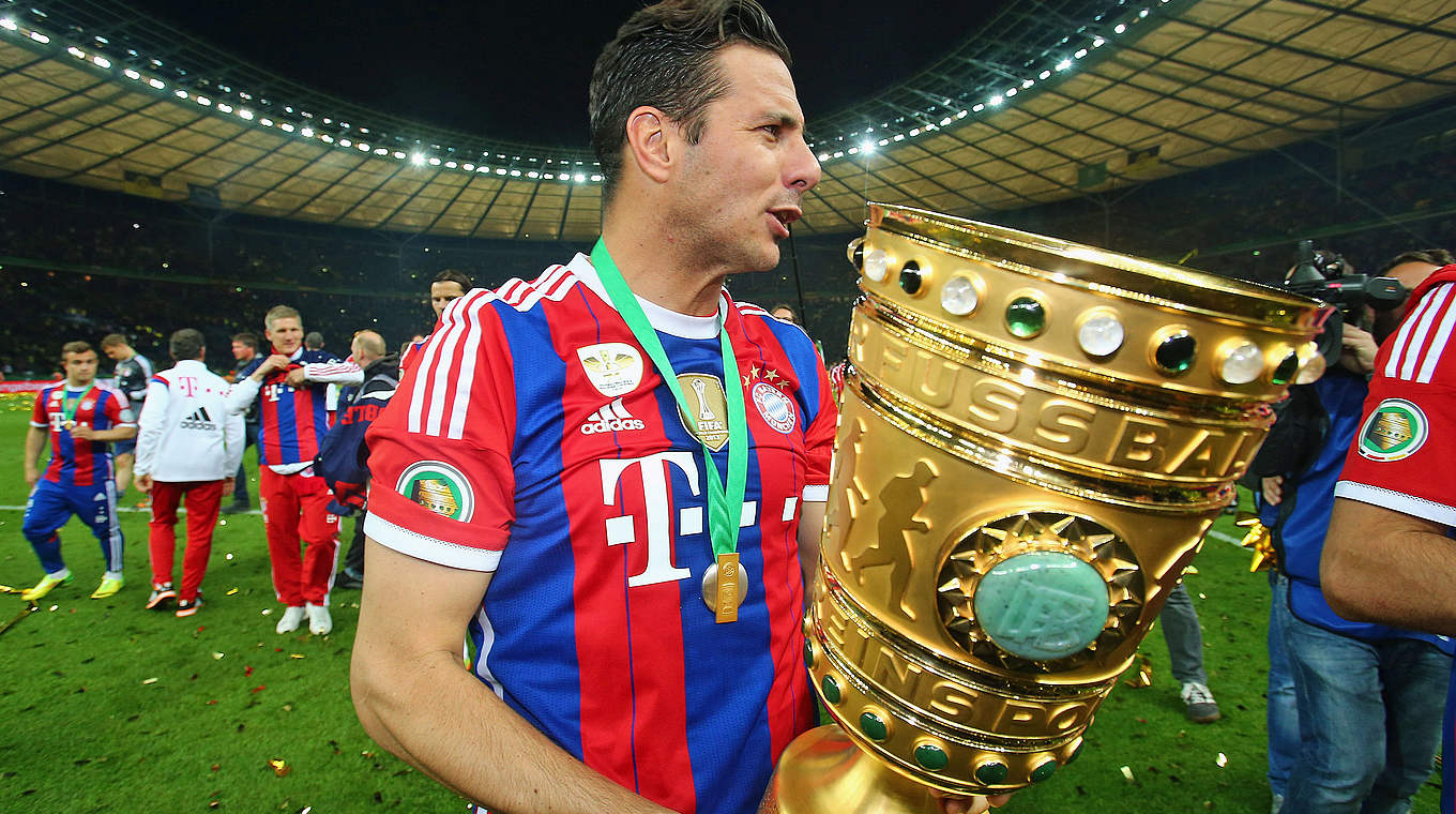 DFB-Pokalsieg Nummer sechs im achten Finale: Pizarro feiert 2014 mit dem FC Bayern © 2014 Getty Images