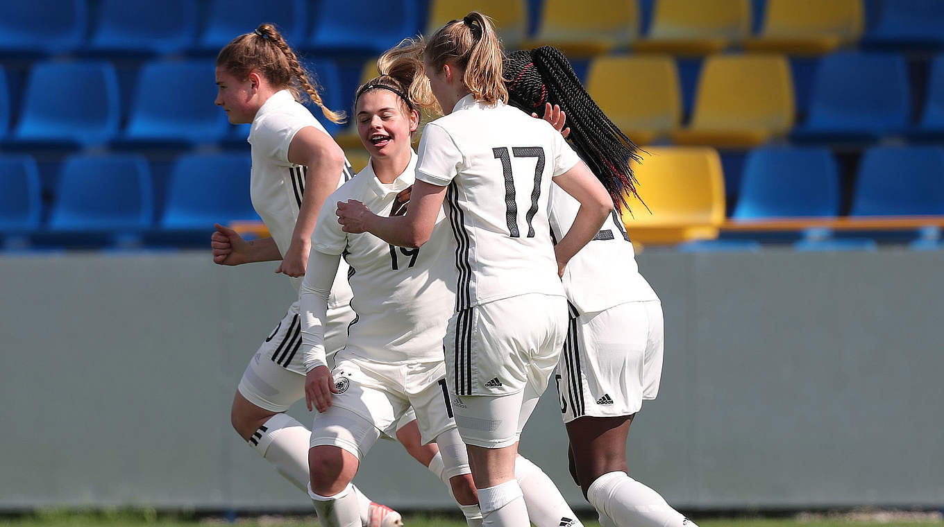 Jubel über den zweiten Sieg in der EM-Quali: die deutschen U 19-Frauen © 2018 Getty Images