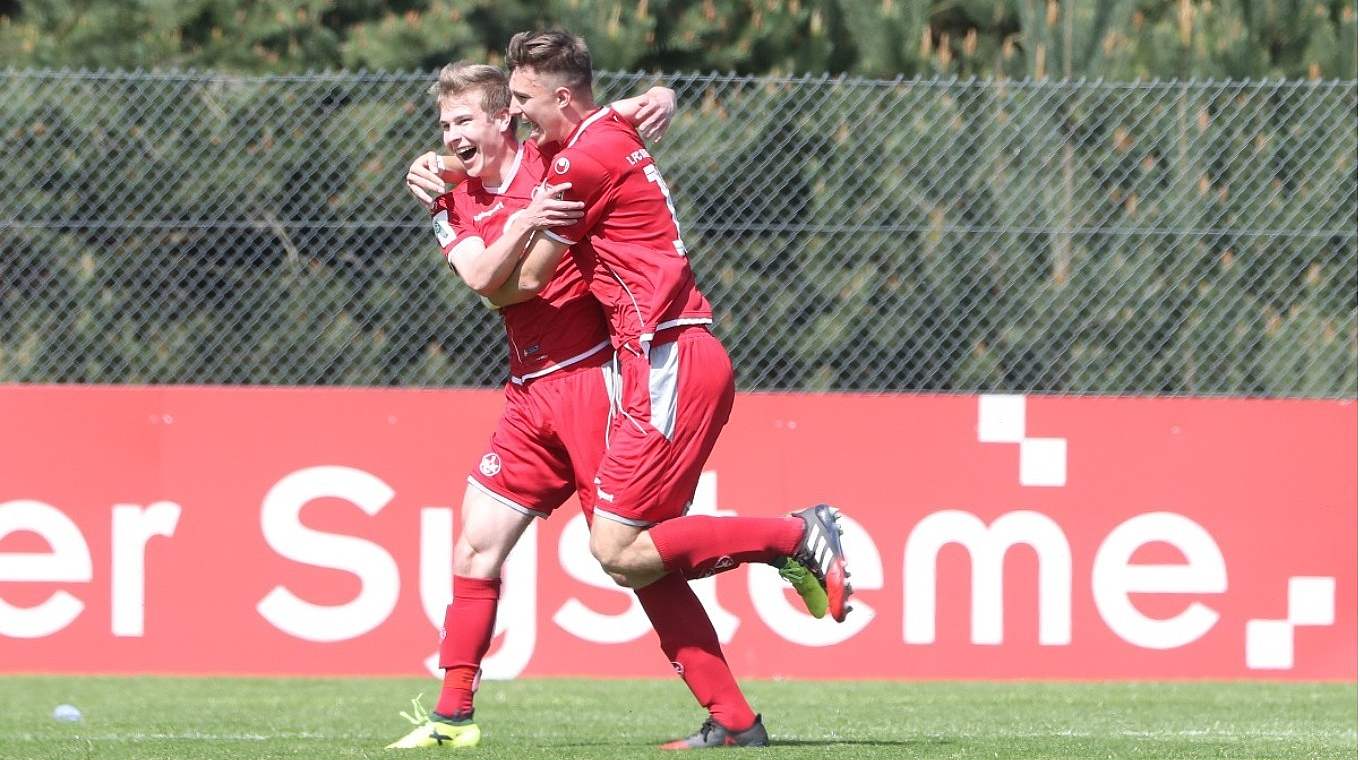 Die Finalisten des DFBVereinspokal der Junioren DFB Deutscher