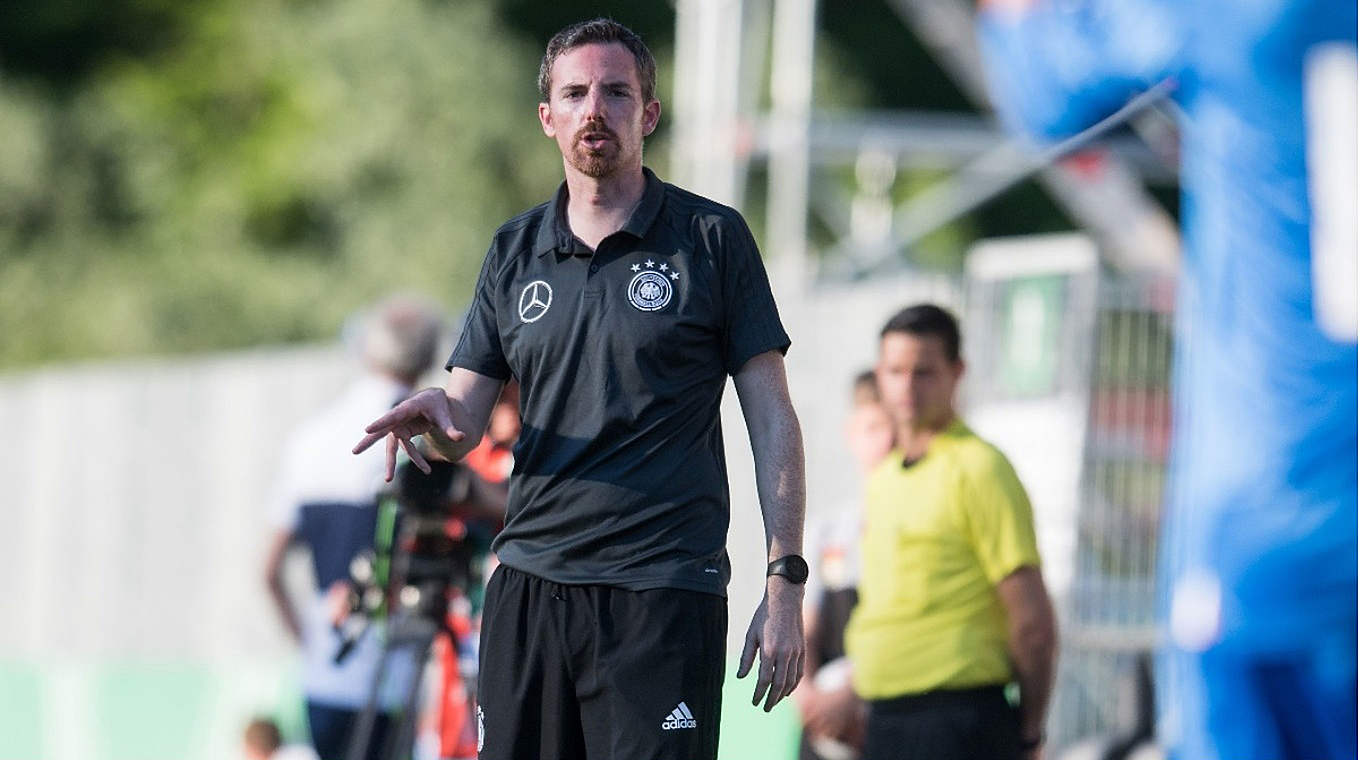 Mit 18 Spielern zum Länderspiel gegen Tschechien: Trainer Meikel Schönweitz © GettyImages