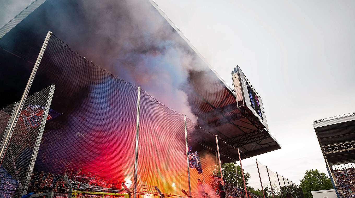 Pyrotechnik und Ausschreitungen: Ärger im Carl-Benz-Stadion © 2018 Getty Images
