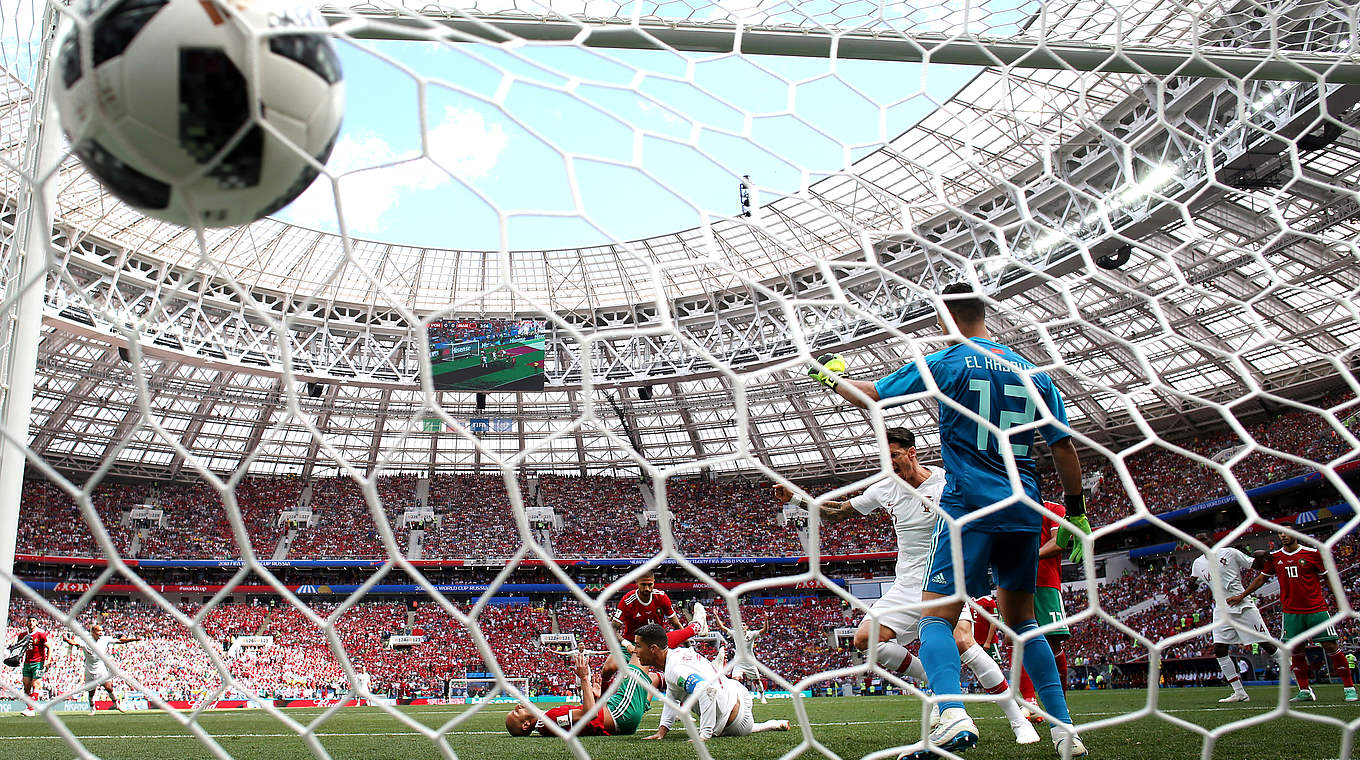 Vierter Treffer bei der WM: Ronaldo per Kopf zum 1:0 gegen Marokko © 2018 Getty Images