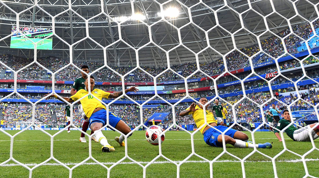Eingenetzt: Neymar (v.l.) drückt den Ball aus kurzer Distanz über die Linie © 2018 Getty Images