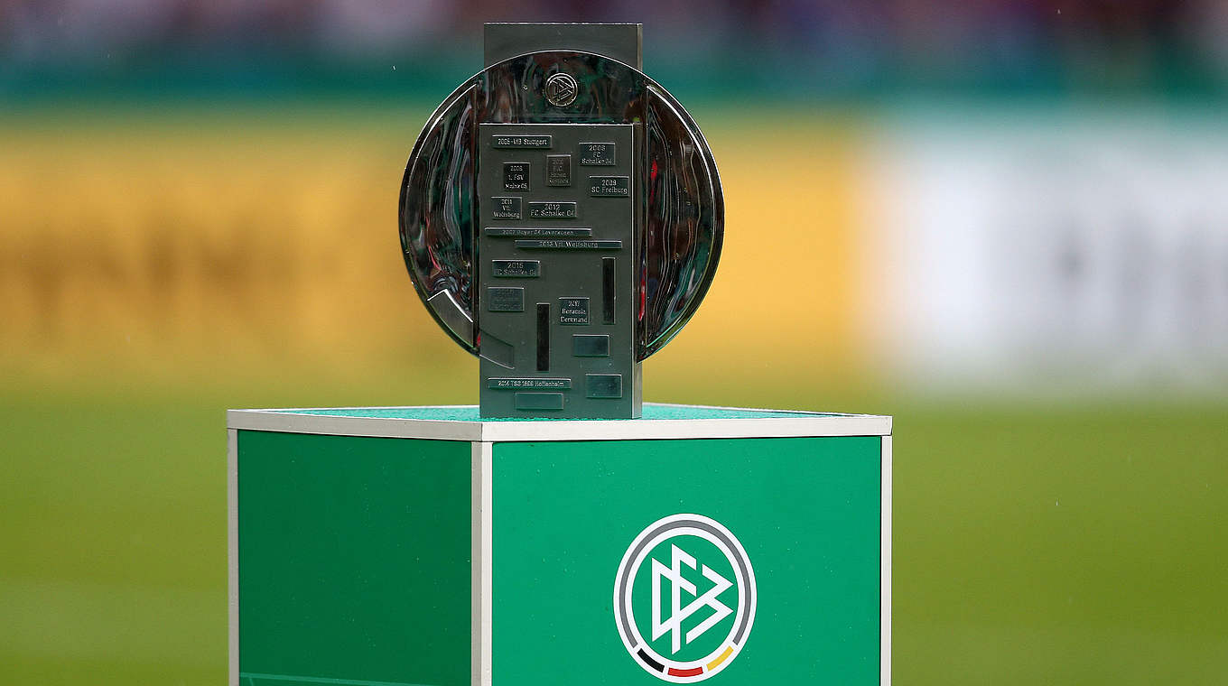 Das Objekt der Begierde: der Pokal für den Deutschen A-Junioren-Meister © 2018 Getty Images