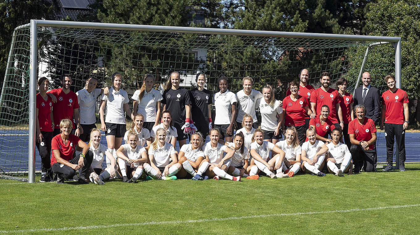 Freuen sich auf den EM-Start gegen Dänemark: die deutschen U 19-Frauen © 2018 Getty Images