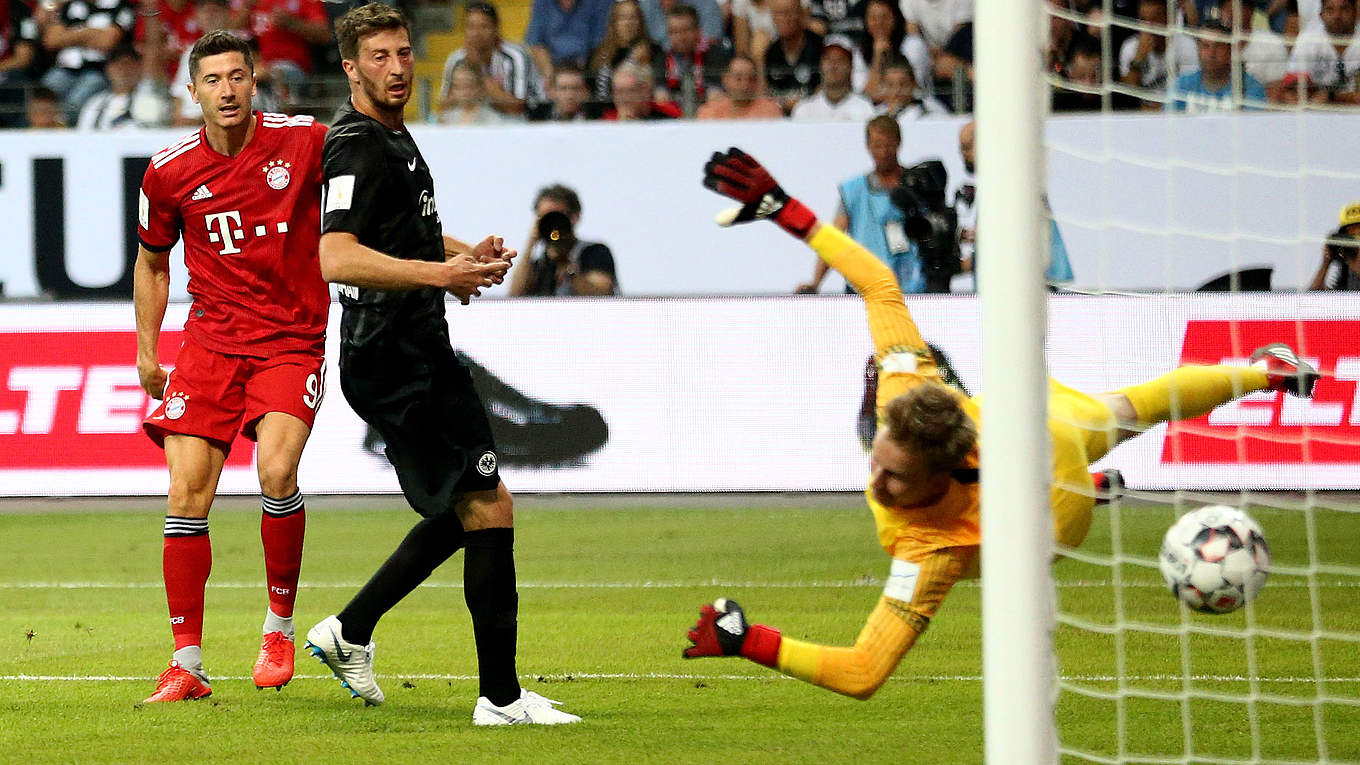 Спортиво лукеньо. Барселона Айнтрахт. Поражения Баварии. Разгромные поражения Баварии. Айнтрахт победил.