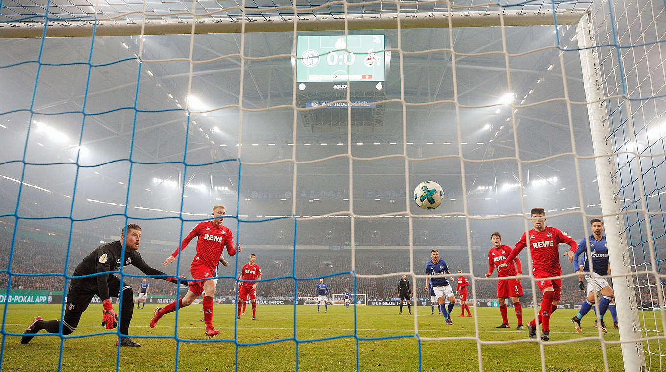 Das Tor des Tages im Achtelfinale 2017: Schalke besiegt Köln in heimischer Arena © 2017 Getty Images
