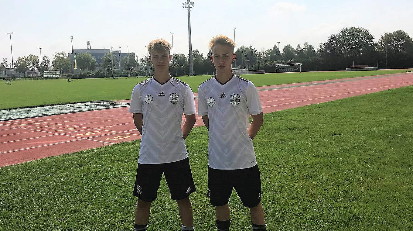 Familienbande: Die Cousins Xaver Kroll (l.) und Lorenz Knöferl spielen in der U 16 © DFB