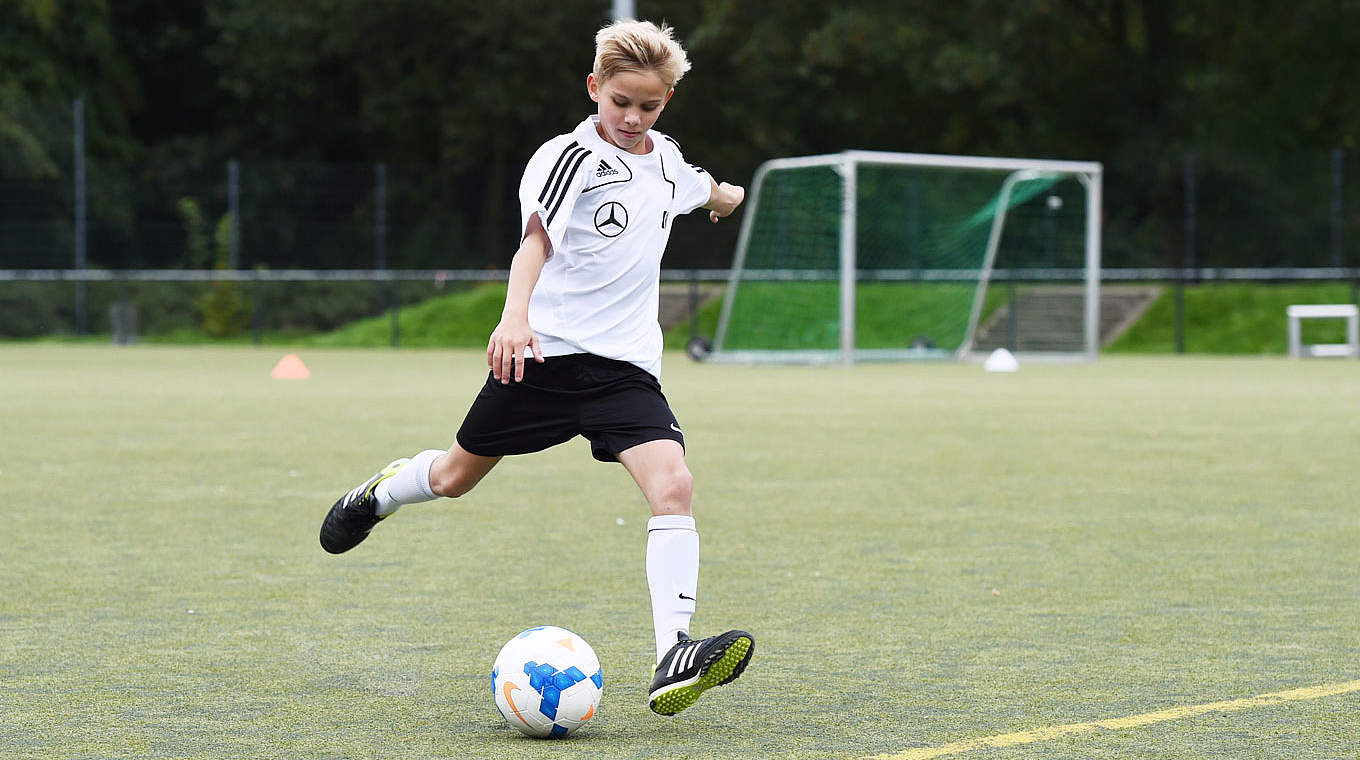 Dribbling mit Anschlussaktion DFB Deutscher FußballBund e.V.