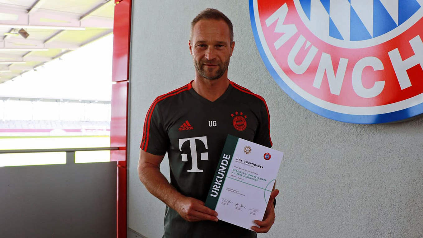 FC Bayern Höchste TorwarttrainerLizenz für Uwe Gospodarek DFB