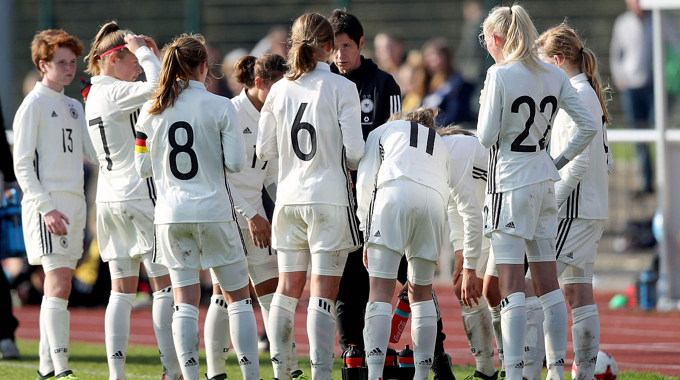 U 15 testet gegen Schweizer U 16 DFB Deutscher FußballBund e.V.