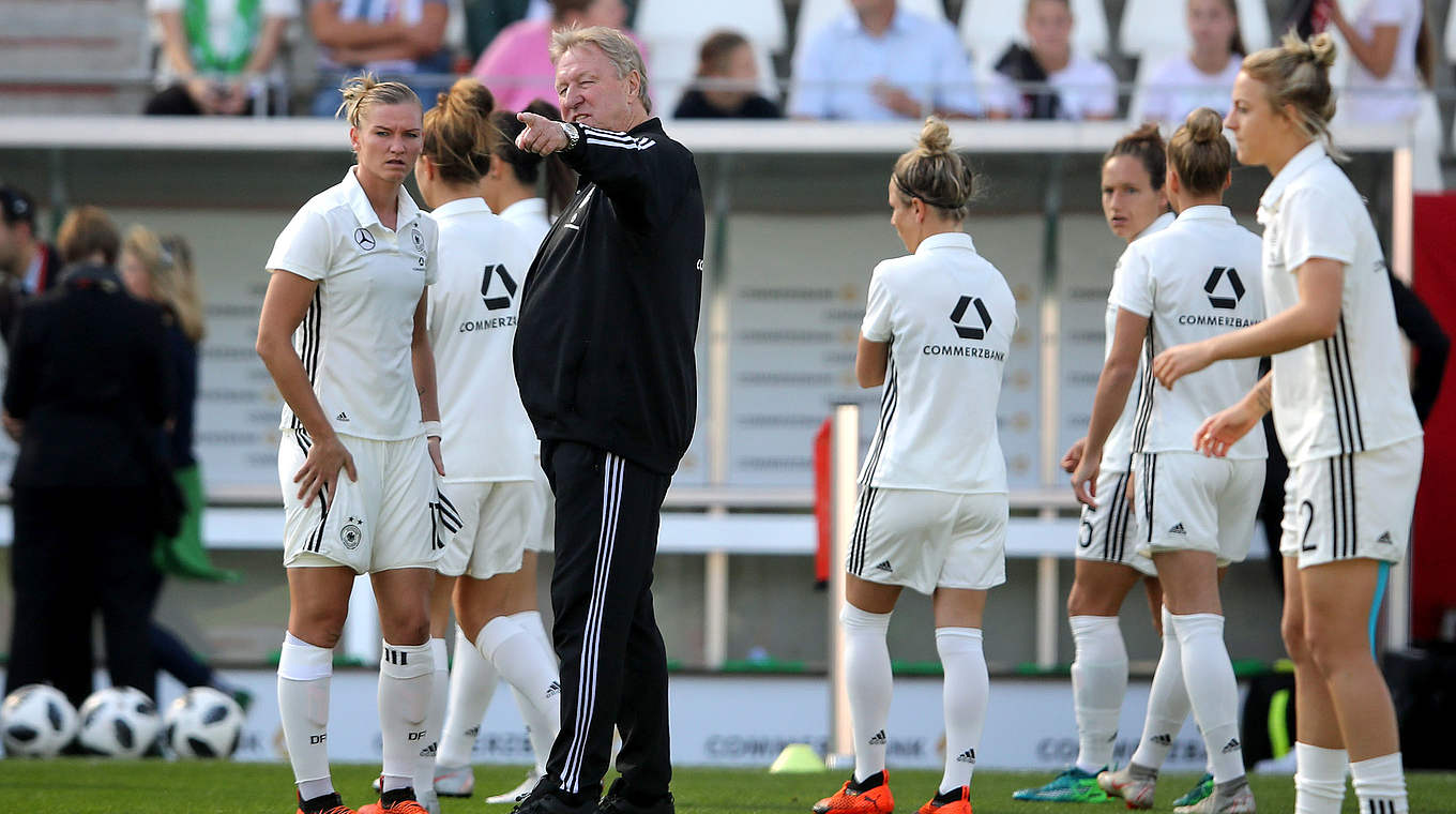 Vor seinen letzten beiden Spielen als Frauen-Bundestrainer: Horst Hrubesch © 2018 Getty Images