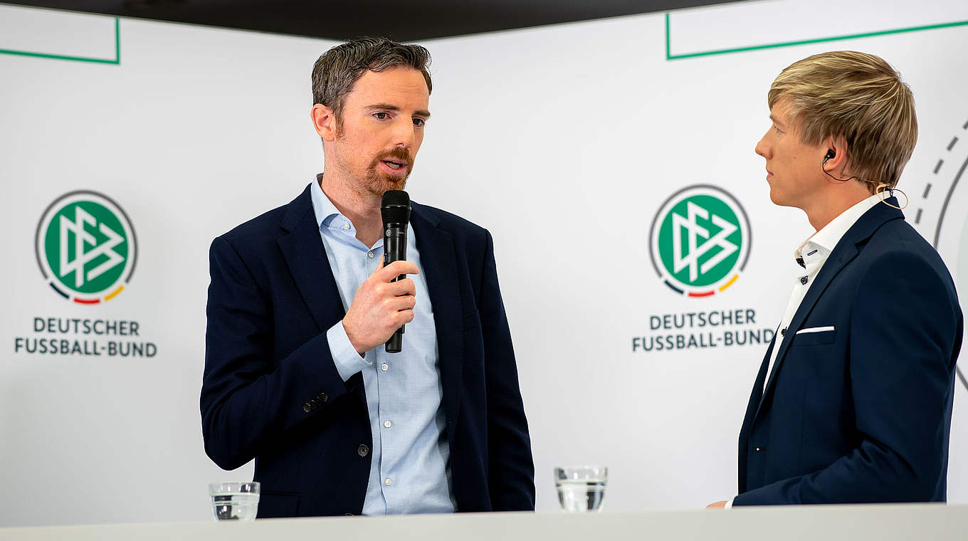 DFB-Trainer Schönweitz (l.): "Der deutsche Fußball ist wie ein großes Containerschiff" © 2019 Getty Images