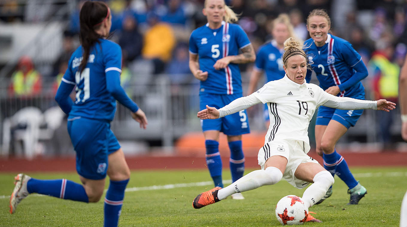 Zwei Tore erzielt, WM-Ticket gelöst: Svenja Huth (2.v.r.) trifft auf Island doppelt © Getty Images