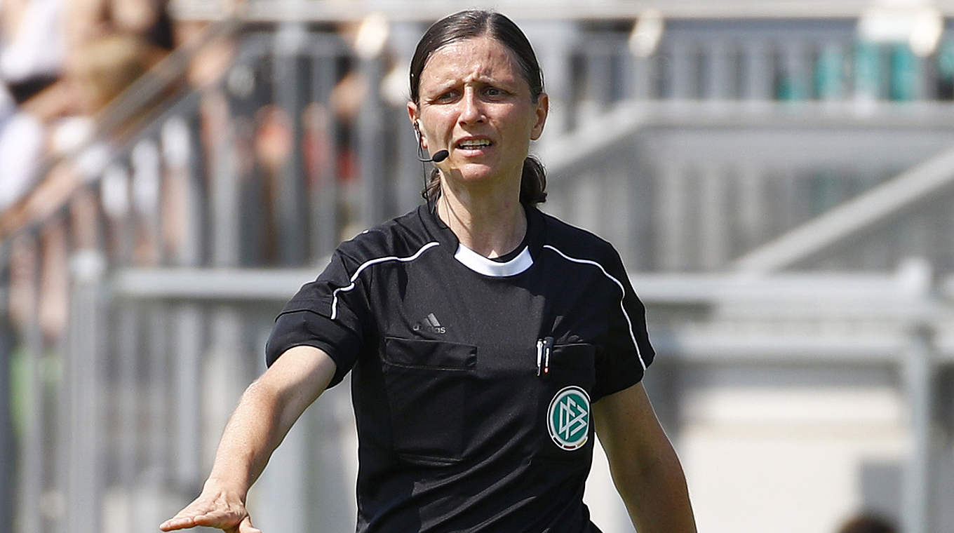 Susann Kunkel pfeift DFBPokalfinale in Köln DFB Deutscher Fußball