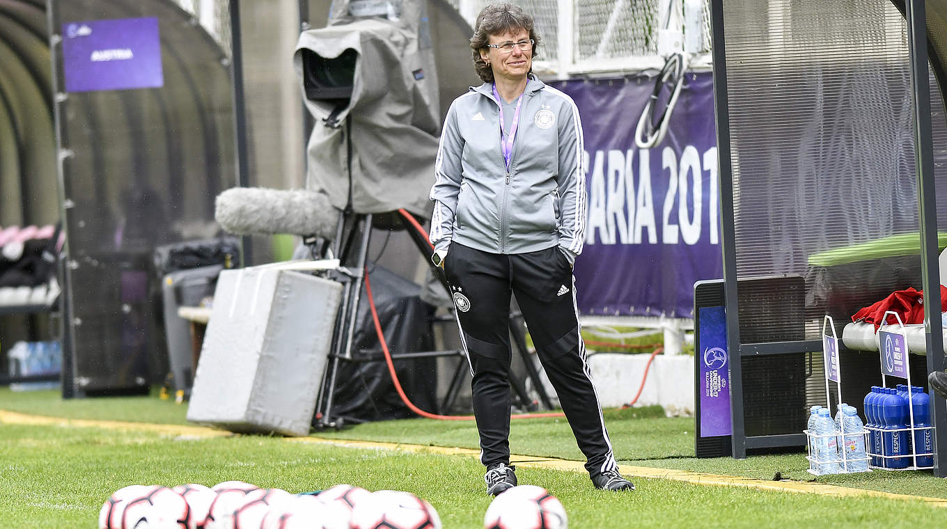 3:1 gegen Österreich: DFB-Trainerin Ulrike Ballweg sieht ein souveränes Spiel © 2019 Getty Images