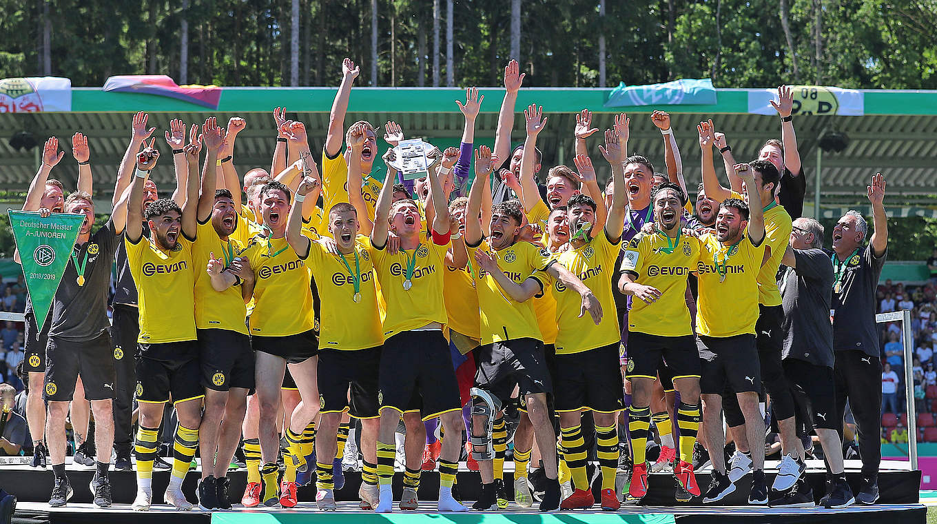 Dritter Meistertitel in den vergangenen vier Jahren: Borussia Dortmund feiert © Getty Images