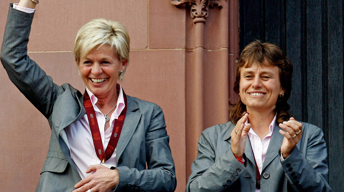Ballweg (r.) und Silvia Neid: "Wir hatten eine super Aufgabenverteilung" © 2009 Getty Images