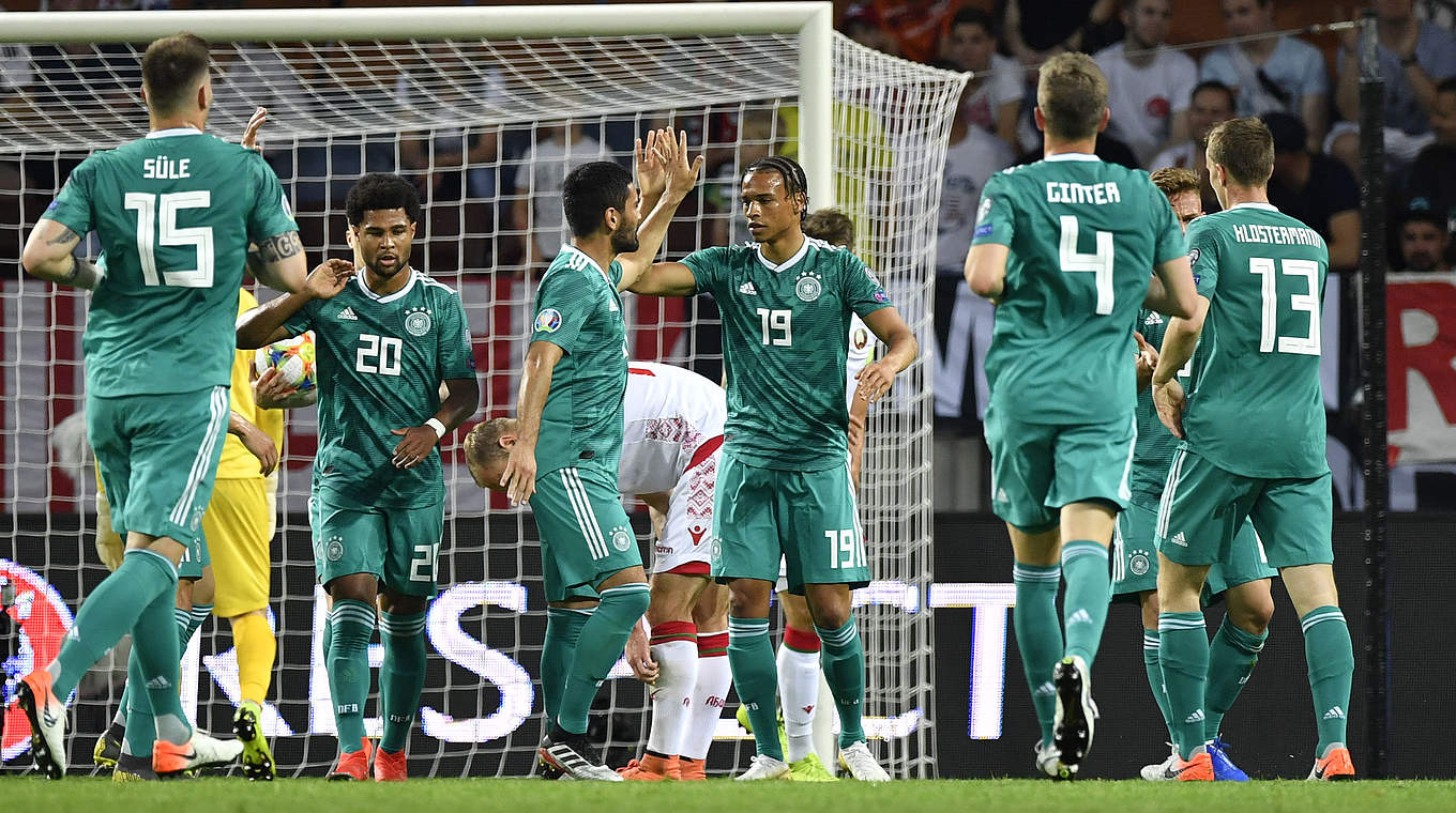 Zweites Spiel, zweiter Sieg: Leroy Sané (3.v.r.) und die Nationalmannschaft jubeln © Getty Images