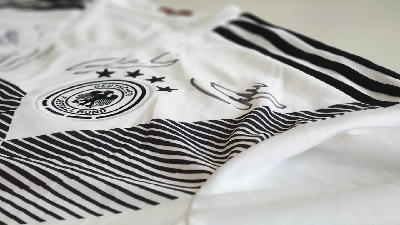 Unterschriebenes DFB-Trikot zu gewinnen :: DFB - Deutscher Fußball-Bund Unterschriebenes DFB-Trikot zu gewinnen :: DFB - Deutscher Fußball-Bund