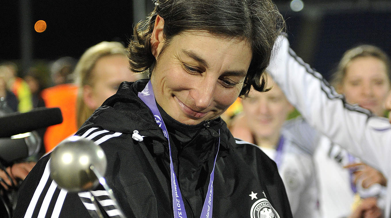 Erfolgreich auch als DFB-Trainerin: Mit der U 17 holt Anouschka Bernhard vier EM-Titel © 2013 Getty Images