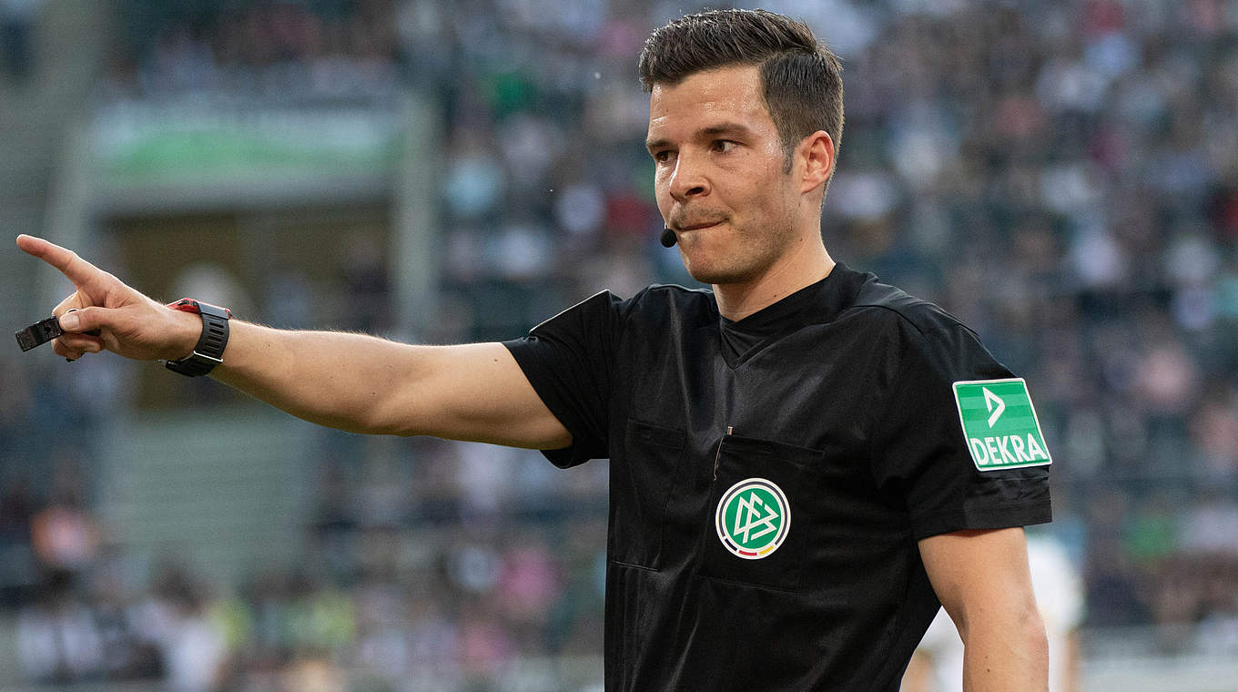 Osmers Pfeift Fc Bayern Gegen Hertha Bsc Dfb Deutscher Fussball Bund E V