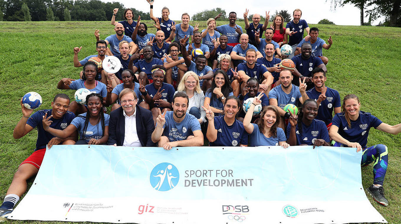 Abschlussfoto: die Teilnehmer des einwöchigen "Sport für Entwicklung"-Kurses © 2019 Getty Images
