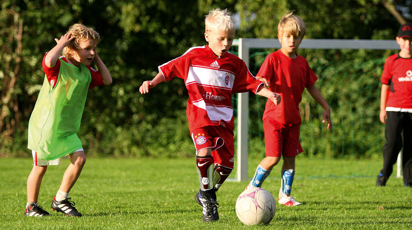 Taktik-Grundlagen für Kinder Fußball spielen im Hexenwald DFB