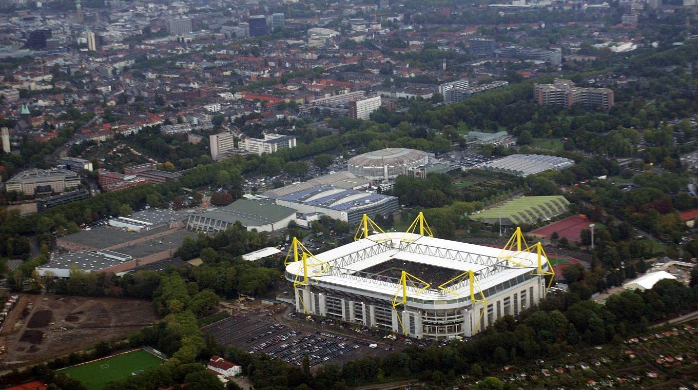 Der Signal-Iduna-Park in Dortmund: Auch rundherum eine fußballverrückte Stadt © Getty Images